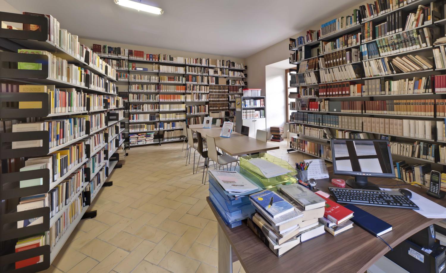 sala lettura biblioteca 1